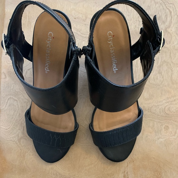 3” Black Buckle Heel Size 8 - Picture 2 of 6